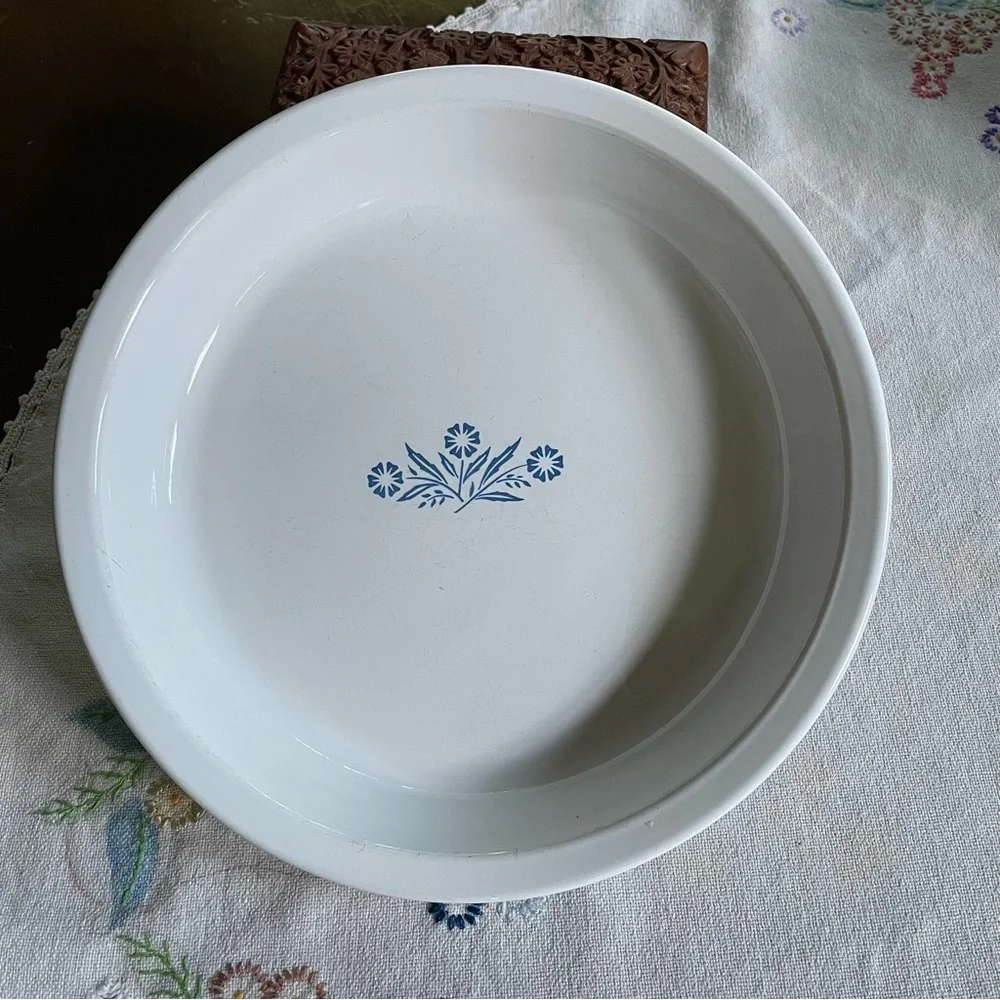 Vintage Corning Ware Blue Cornflower Pattern White Pie Dish. P-309. 9 inch